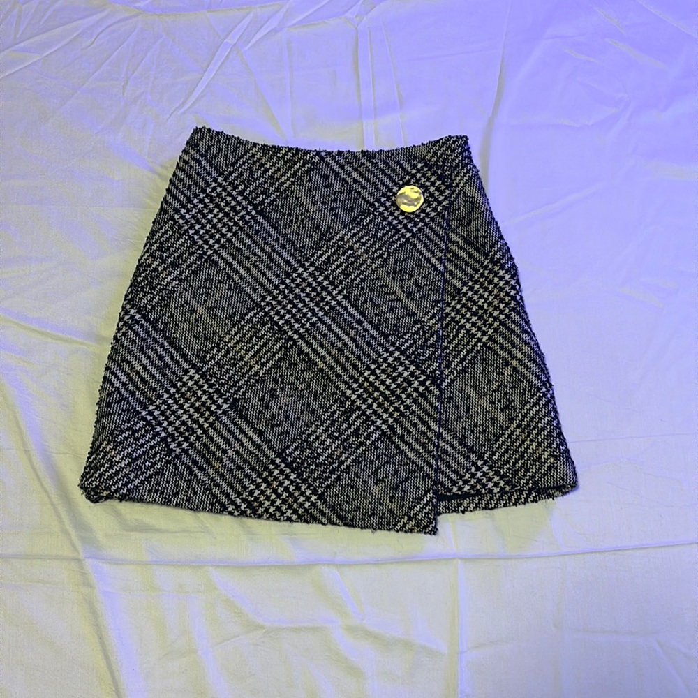 Winter skirt with button